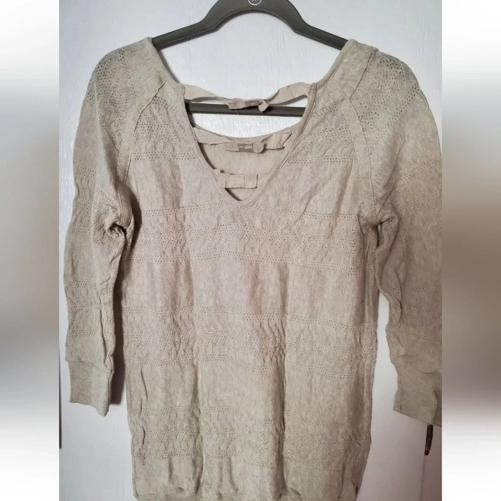 Lauren Conrad lightweight beige sweater with bows‎ size M